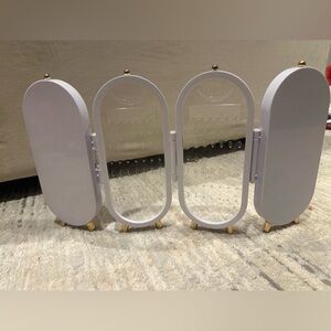 Foldable jewlery holder